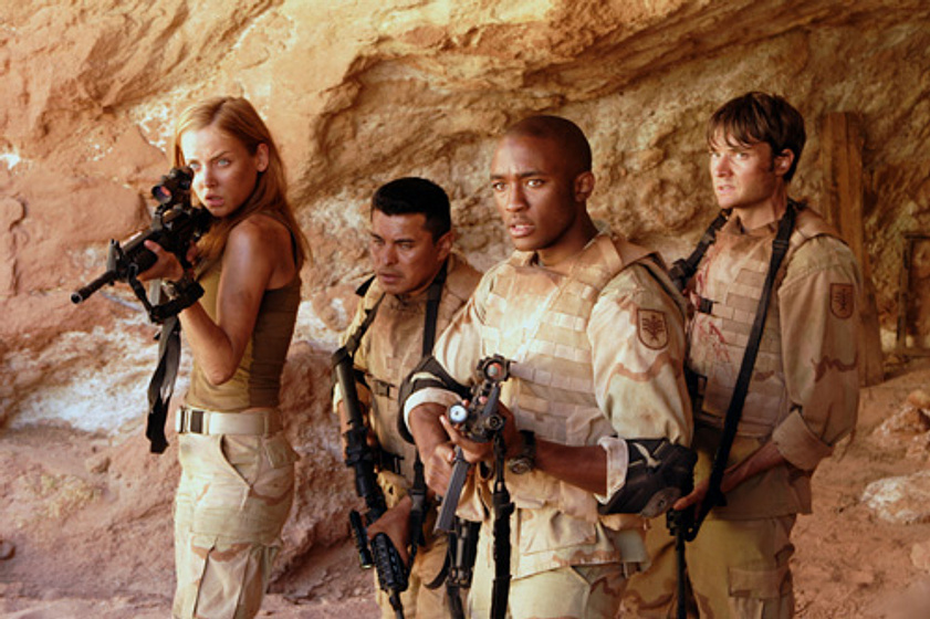 Lee Thompson Young, Jacob Vargas, Michael McMillian y Jessica Stroup en El Retorno de los Malditos