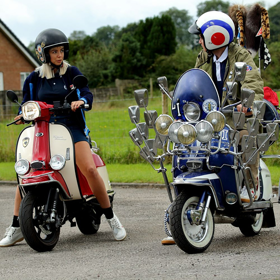Sacha Parkinson y Patrick McNamee en Destino a Brighton
