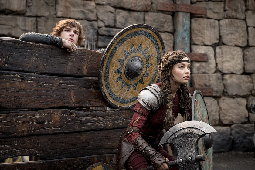 Nico Parker y Mason Thames en Cómo entrenar a tu Dragón