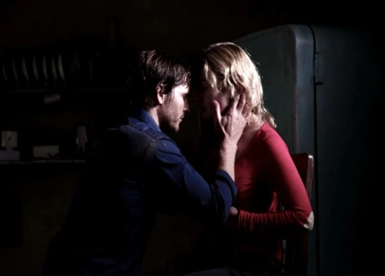 Peter Facinelli y Sophia Myles en the-damned