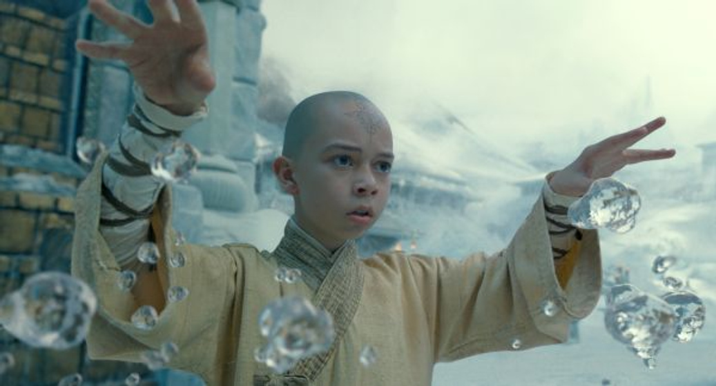 Noah Ringer en Airbender. El último guerrero