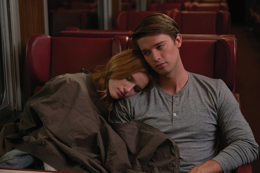 Bella Thorne y Patrick Schwarzenegger en Amor a Medianoche