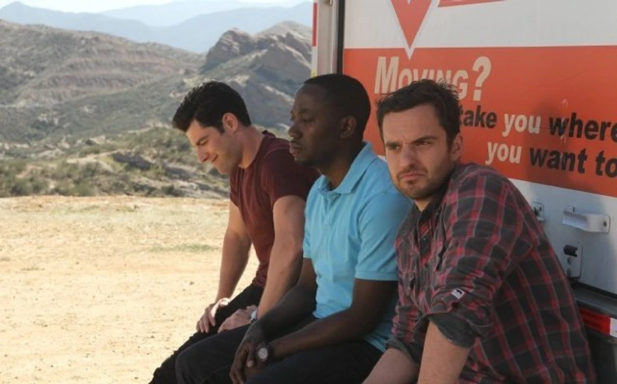 Max Greenfield y Lamorne Morris en new-girl