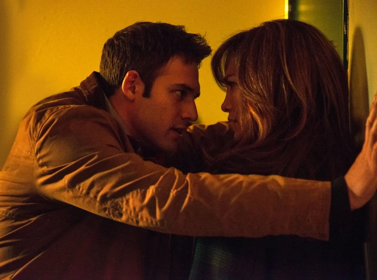 Jennifer Lopez y Ryan Guzman en obsesion-2015