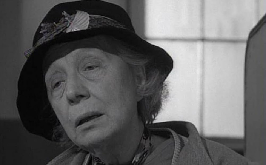 Edith Evans en the-whisperers