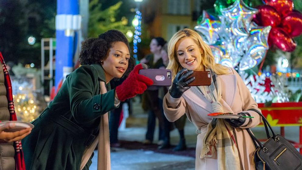 Kellie Pickler y Tamara Austin en Navidad en Graceland