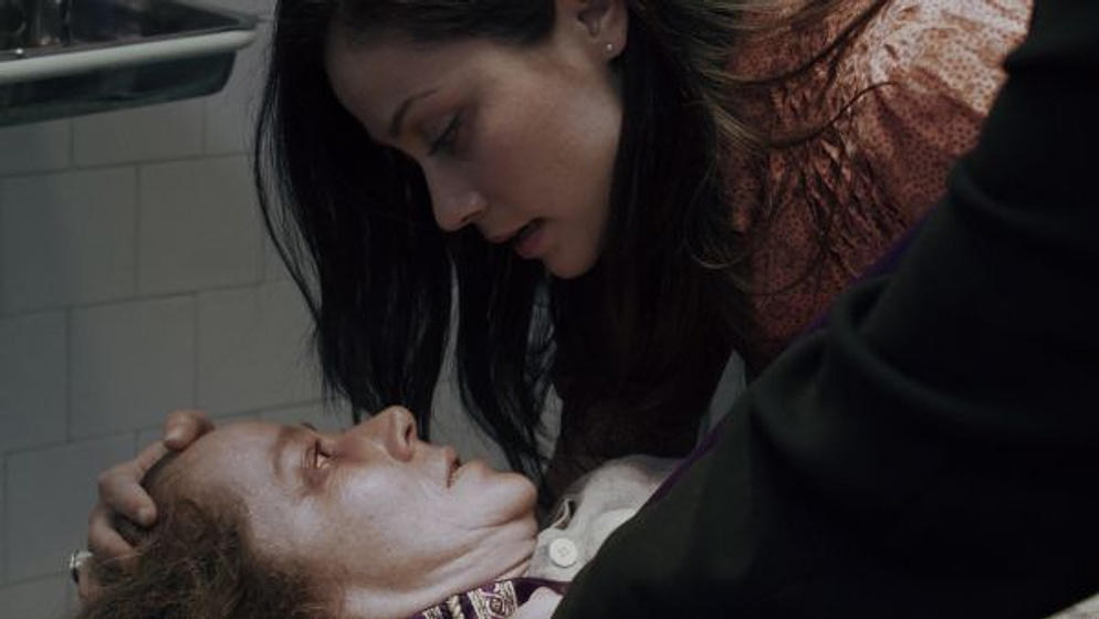 Suzan Crowley y Isabella Rossi en Devil Inside