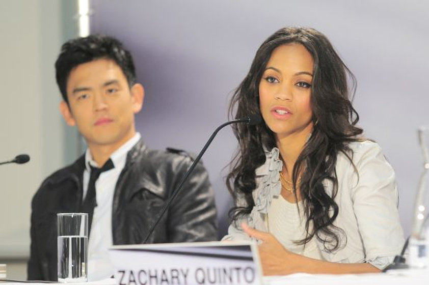 Zoe Saldana y John Cho en Star Trek (Premiere en Berlin. Abril 2009)