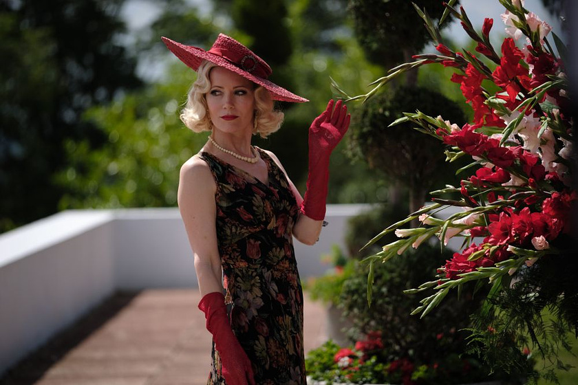 Leslie Mann en Un Espíritu Burlón