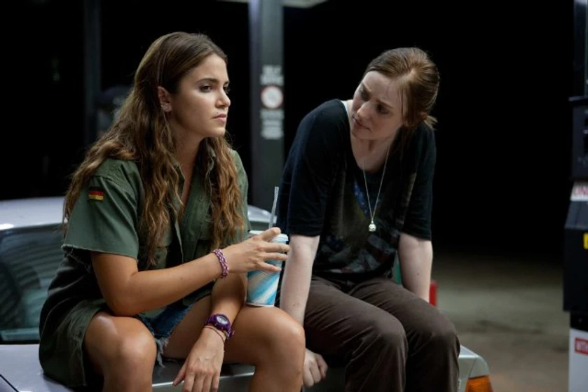 Nikki Reed y Deborah Ann Woll en situacion-limite