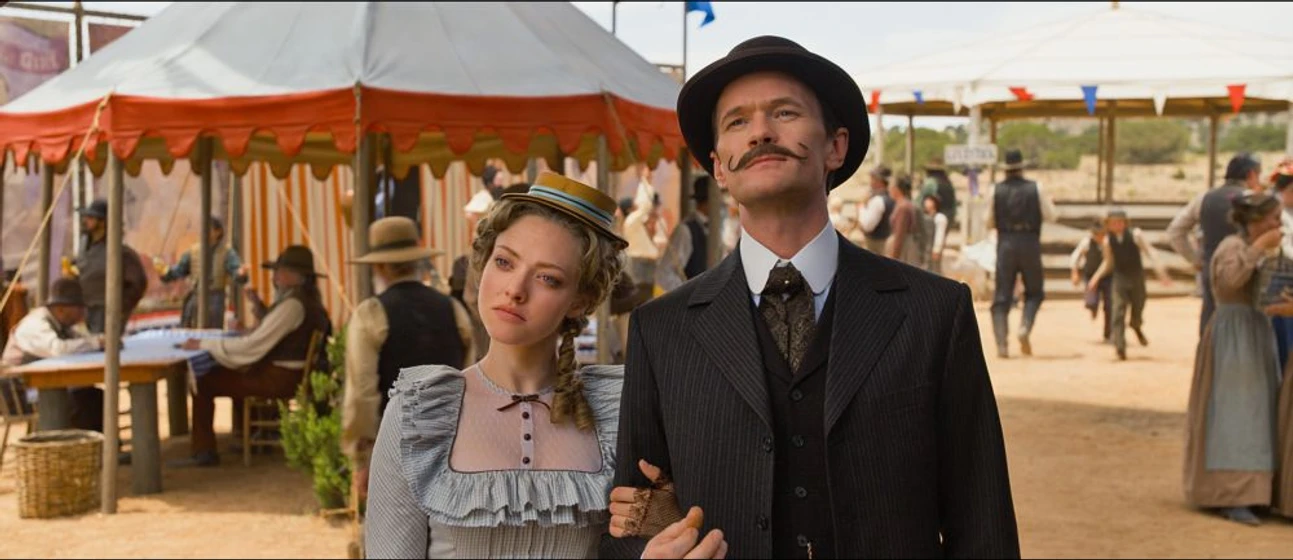 Neil Patrick Harris y Amanda Seyfried en mil-maneras-de-morder-el-polvo