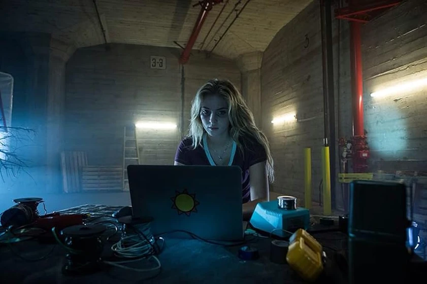 Saxon Sharbino en bedeviled