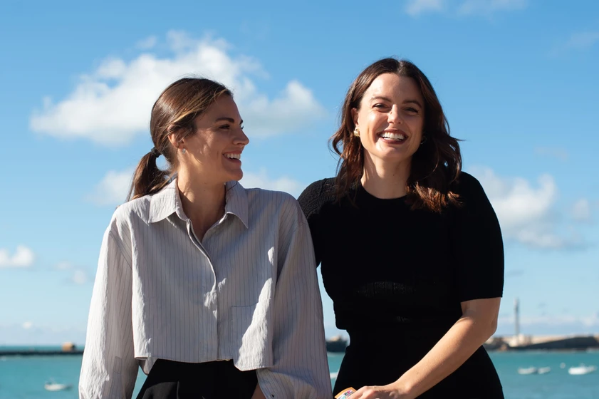 Amaia Salamanca y Adriana Torrebejano en Muertos S.L. (South International Series Fest. Octubre 2024)