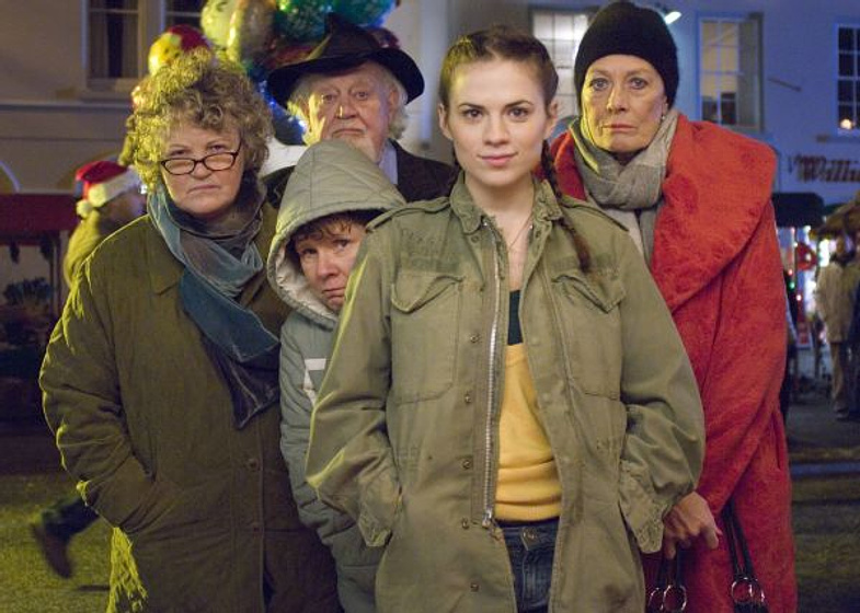 Vanessa Redgrave, Joss Ackland, Brenda Fricker, Imelda Staunton y Hayley Atwell en La Grandeza de vivir