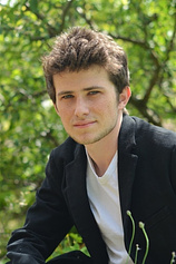 picture of actor Victor Ezenfis