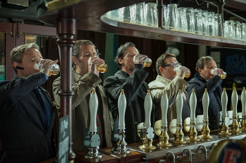 Paddy Considine, Simon Pegg, Nick Frost, Martin Freeman y Eddie Marsan en Bienvenidos al fin del mundo