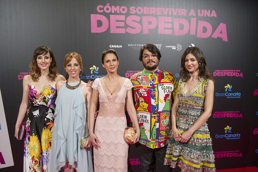 Úrsula Corberó, Natalia de Molina, Celia de Molina y Brays Efe en Cómo sobrevivir a una Despedida (Premiere en Madrid. Abril 2015)