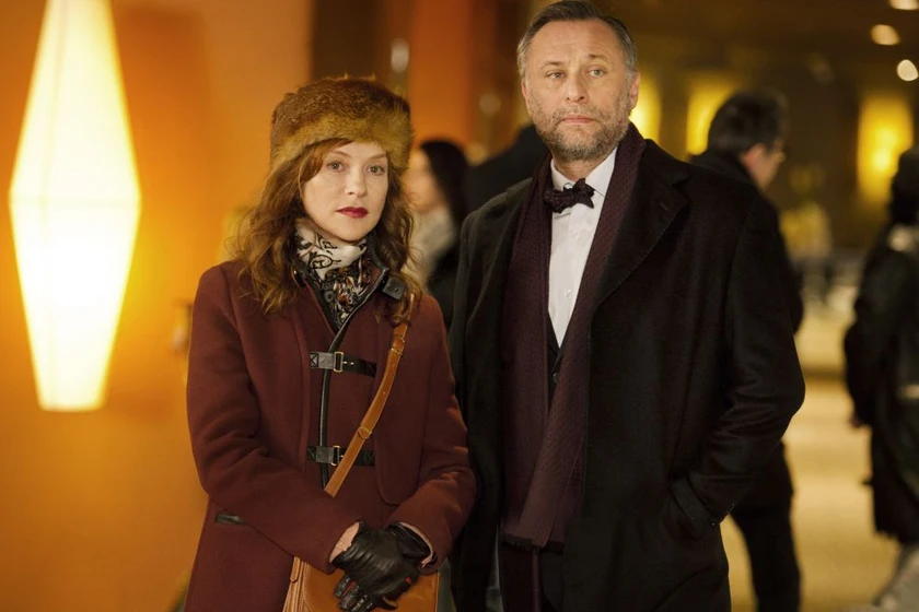 Isabelle Huppert y Michael Nyqvist en luces-de-paris