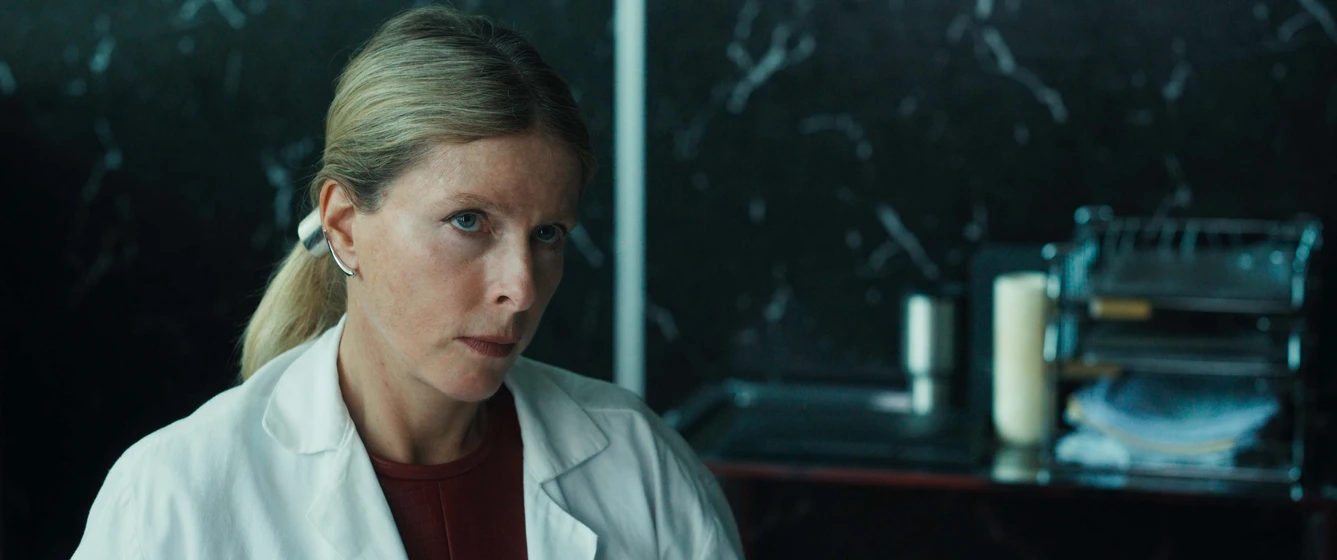 Karin Viard en sanguine