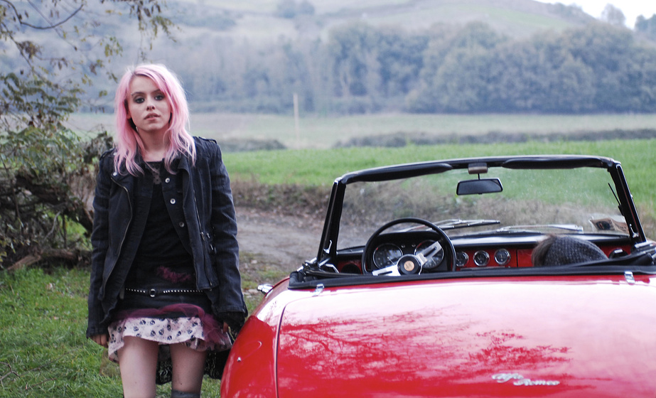 Rosie Day en todos-los-caminos-llevan-a-roma