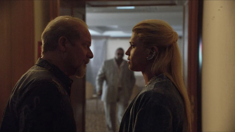 Peter Mullan y Julia Föry en pearl