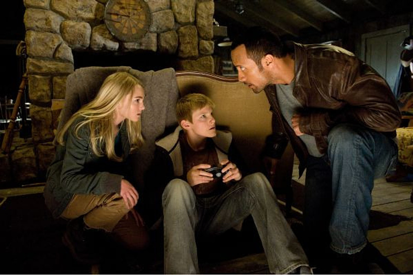 Dwayne Johnson, Annasophia Robb y Alexander Ludwig en La Montaña Embrujada