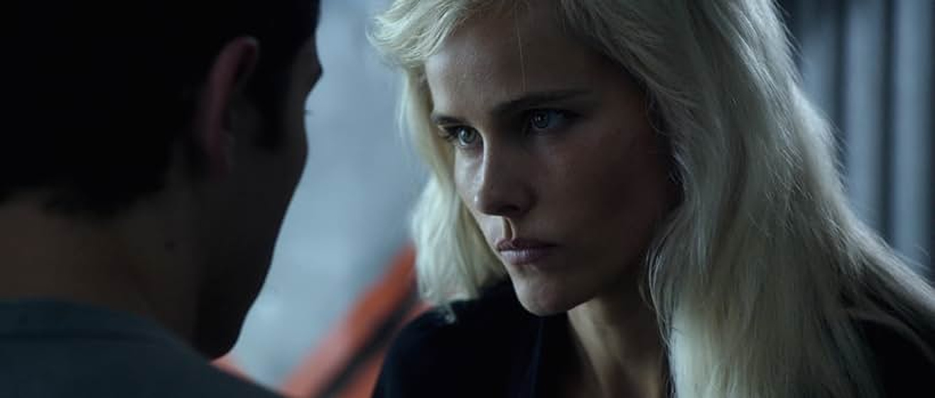 Isabel Lucas en ten-cuidado-con-lo-que-deseas