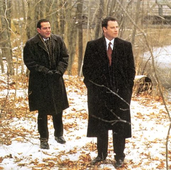 Tony Shalhoub y John Travolta en accion-civil