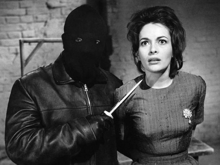 Karin Dor en The Strangler of Blackmoor Castle