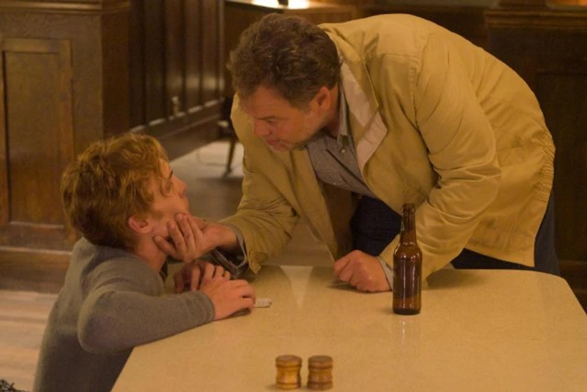 Vincent D'Onofrio y Eamon Farren en chained