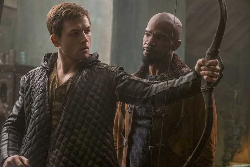 Jamie Foxx y Taron Egerton en Robin Hood