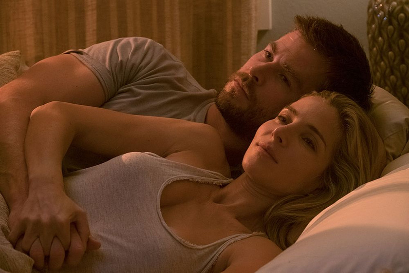 Elsa Pataky y Chris Hemsworth en 12 Valientes