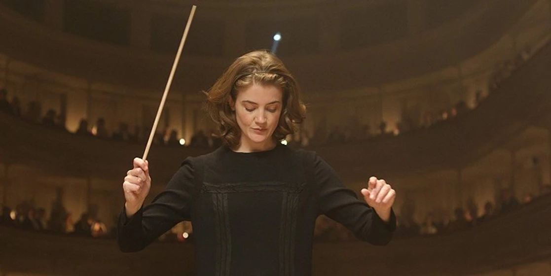 Christanne de Bruijn en la-directora-de-orquesta