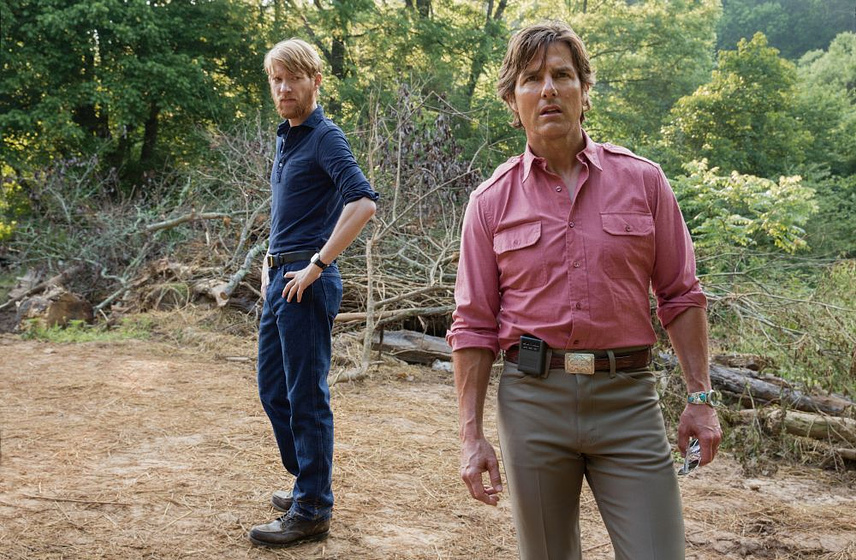 Tom Cruise y Domhnall Gleeson en Barry Seal. El Traficante