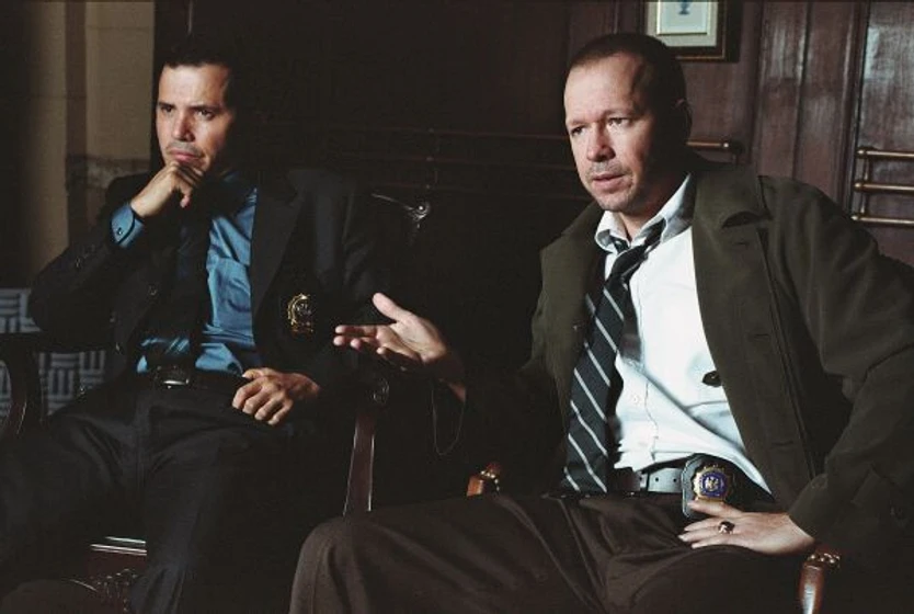John Leguizamo y Donnie Wahlberg en asesinato-justo
