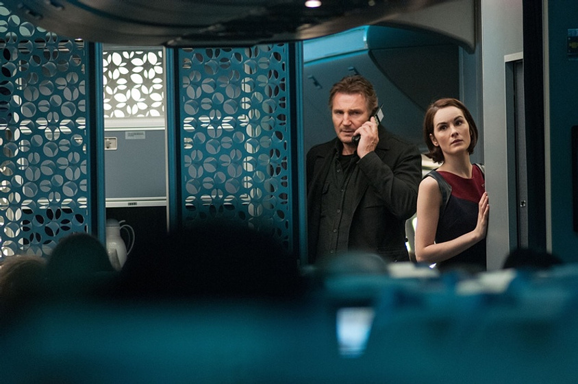 Liam Neeson y Michelle Dockery en Non-Stop (Sin Escalas)