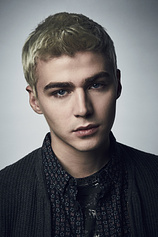 picture of actor Miles Heizer