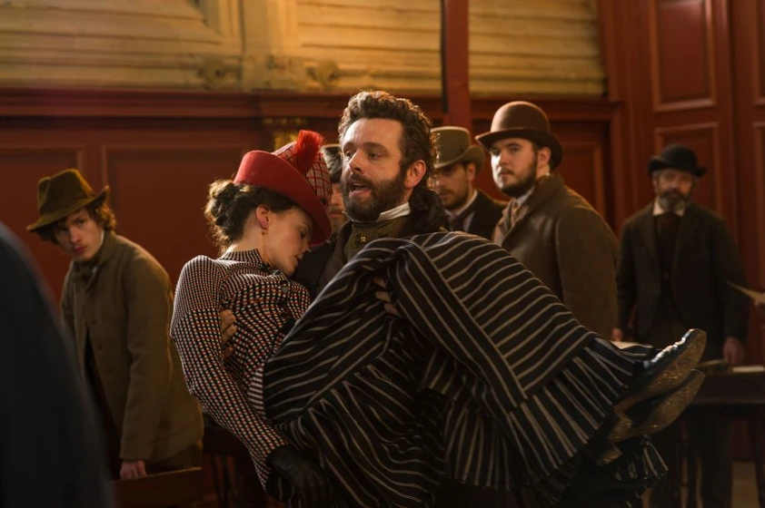Michael Sheen y Carey Mulligan en lejos-del-mundanal-ruido