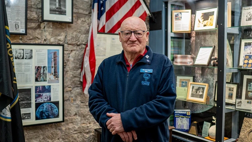 Imagen de Neil Armstrong and the Langholmites