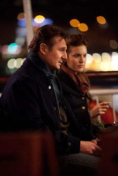 Liam Neeson y Maggie Grace en Venganza: Conexión Estambul