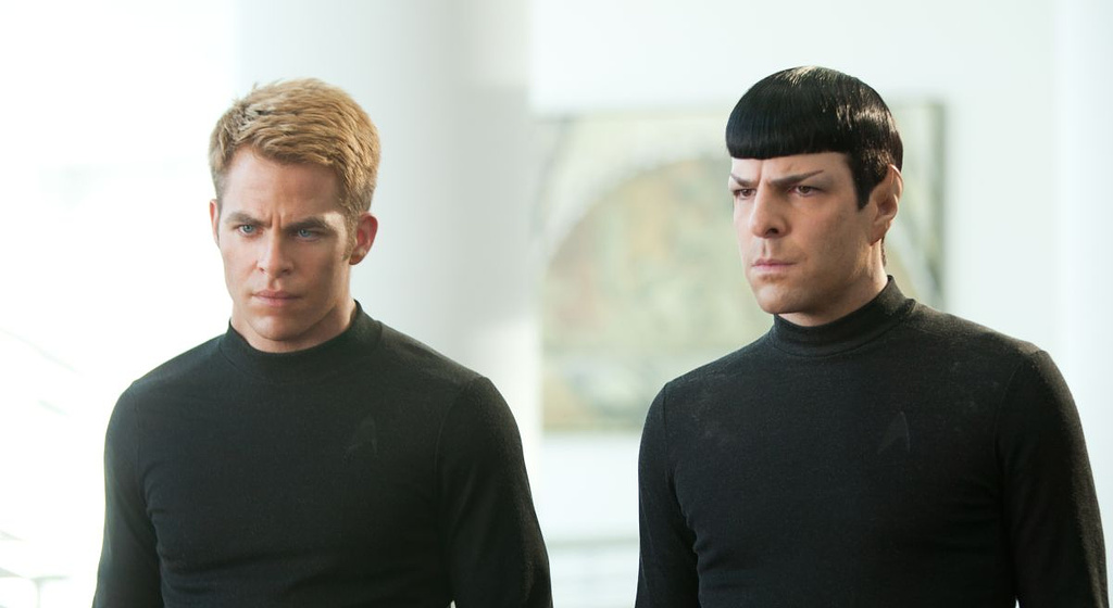 Chris Pine y Zachary Quinto en Star Trek. En la oscuridad