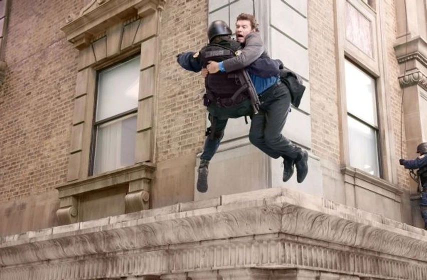 Sam Worthington en al-borde-del-abismo