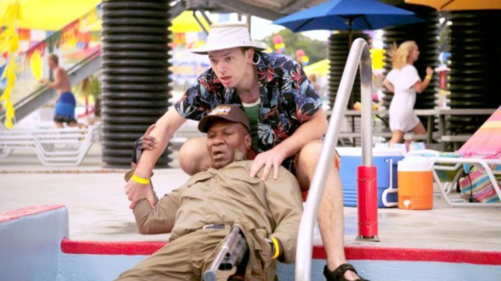 Ving Rhames y Paul Scheer en Piranha 3DD