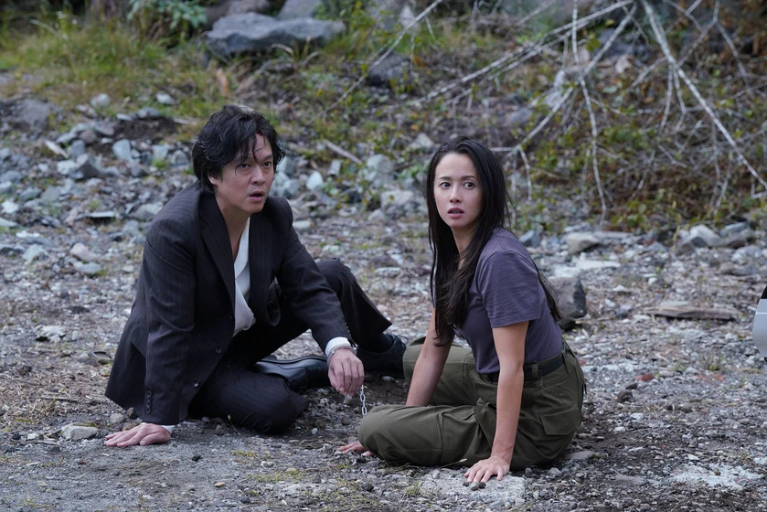 Erika Sawajiri y Ryûhei Maruyama en the-chain-of-roses