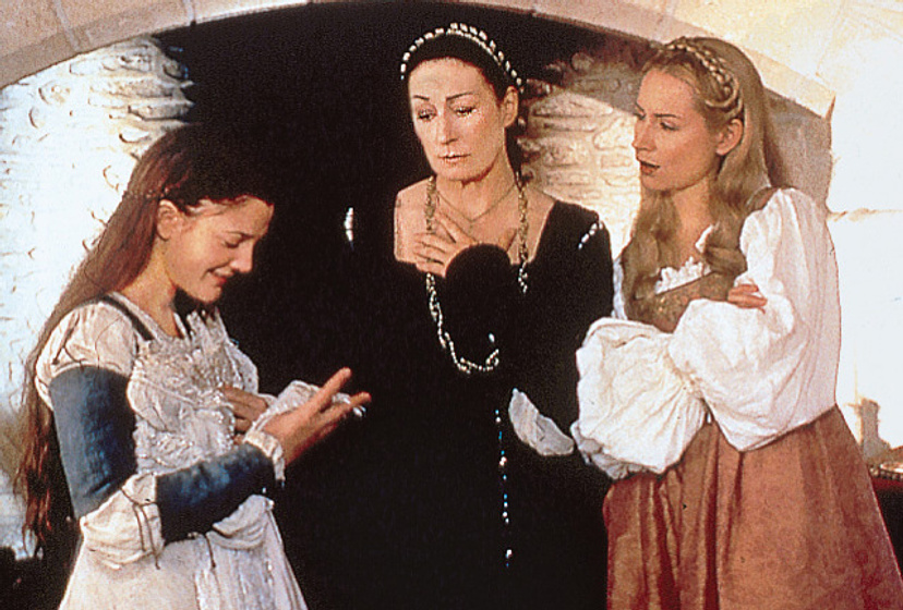 Drew Barrymore y Anjelica Huston en Por siempre jamás
