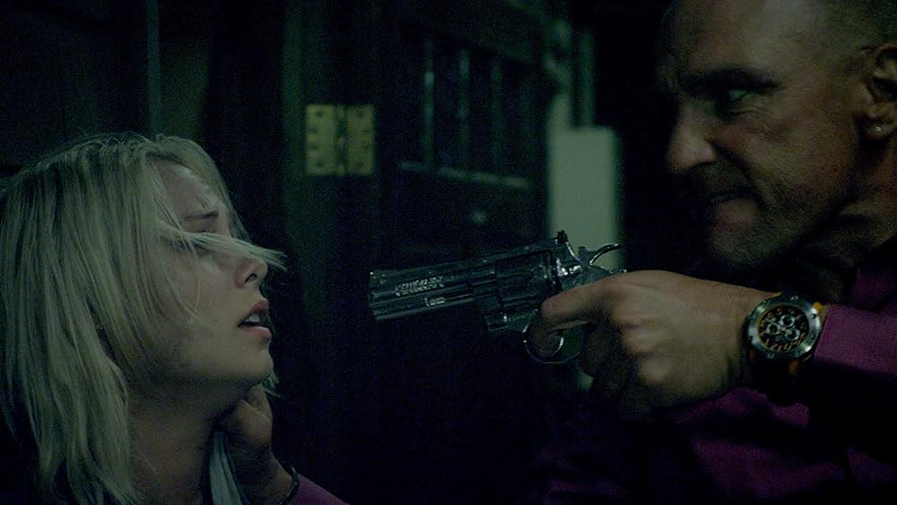 Vinnie Jones y Shayla Beesley en reaper