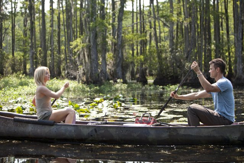 Josh Duhamel y Julianne Hough en Un Lugar donde refugiarse