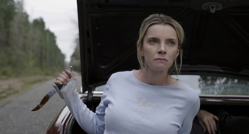 Betty Gilpin en la-caza-2019