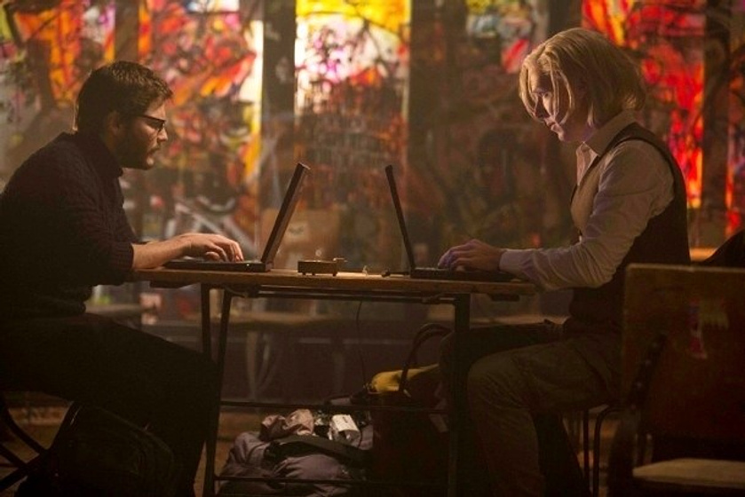 Daniel Brühl y Benedict Cumberbatch en El Quinto Poder