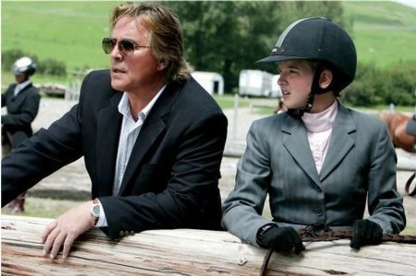 Don Johnson y Kay Panabaker en la-leyenda-de-moondance-alexander